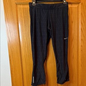 Nike Black Geometric Capri Leggings